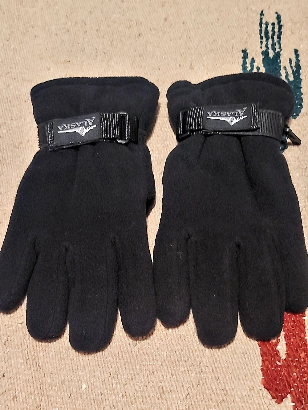 Alaska Mens Black Cozy Warm Fall Ski Winter Athletic Gloves